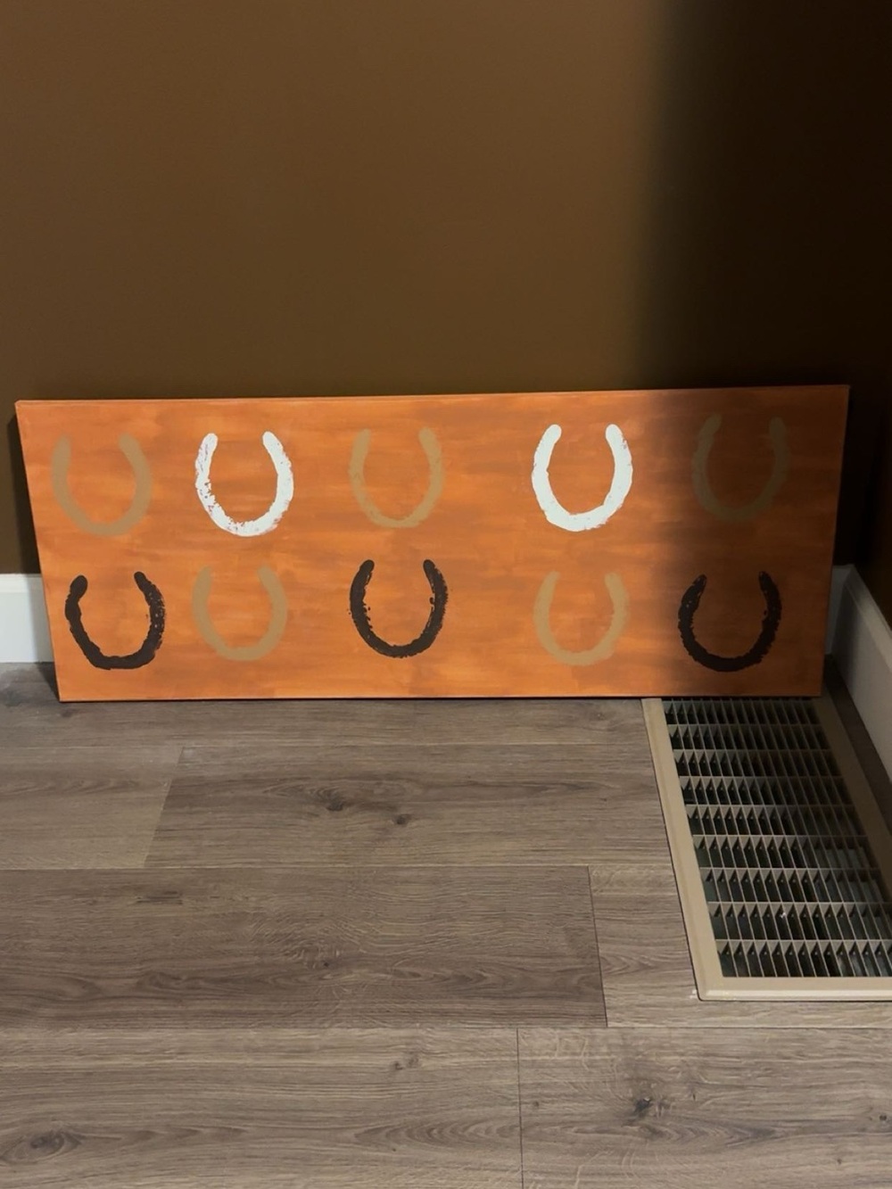 Horseshoe Pattern Western Wall Decor